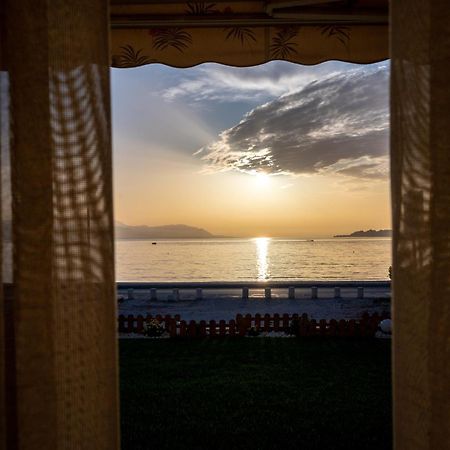 Loutraki Sea Sunset Apartment Ngoại thất bức ảnh