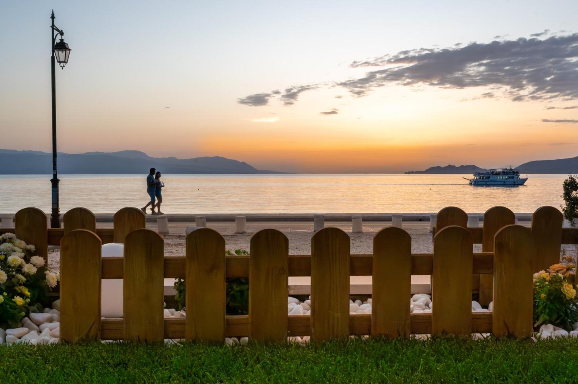 Loutraki Sea Sunset Apartment Ngoại thất bức ảnh
