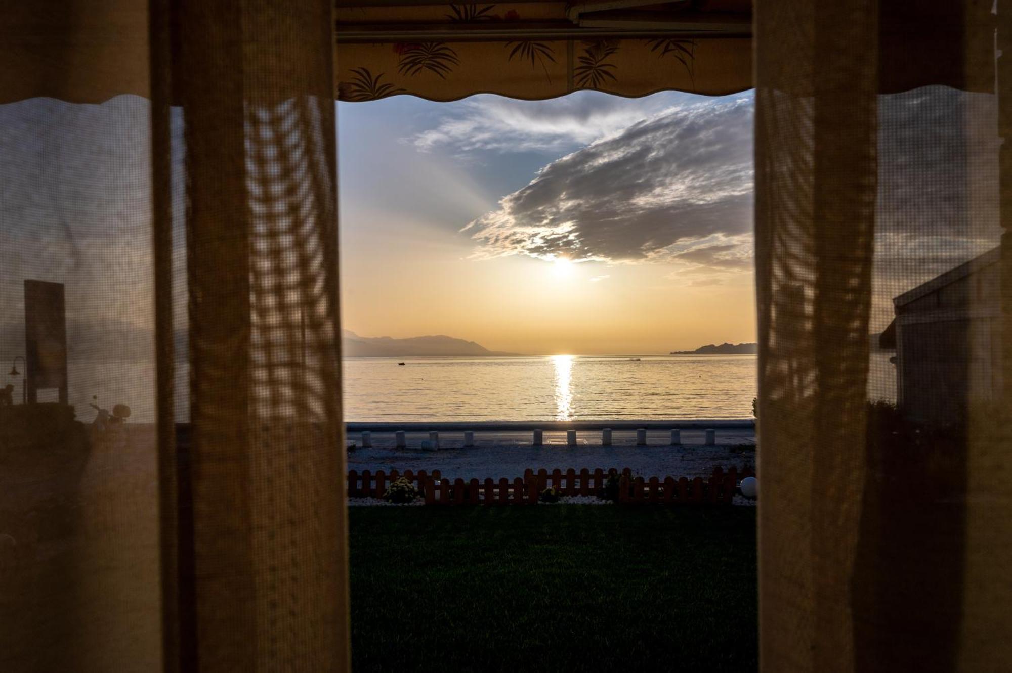 Loutraki Sea Sunset Apartment Ngoại thất bức ảnh